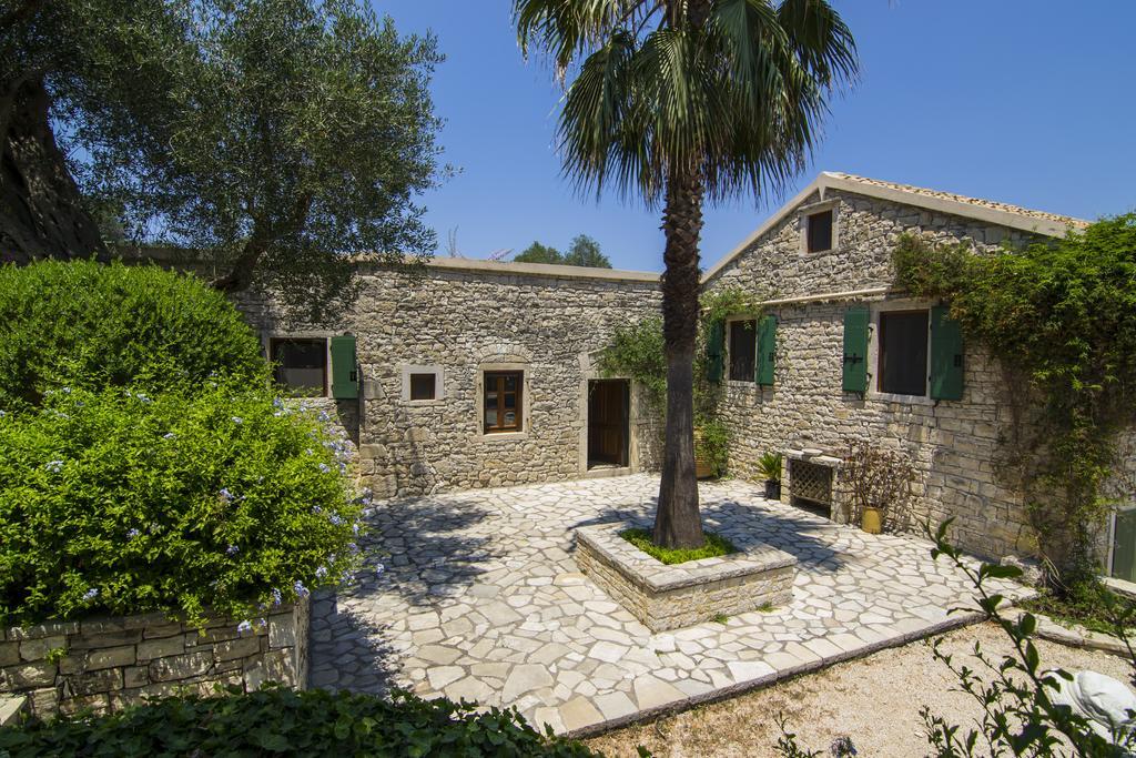 Kiparissi Villa Kourtaiika Exterior photo
