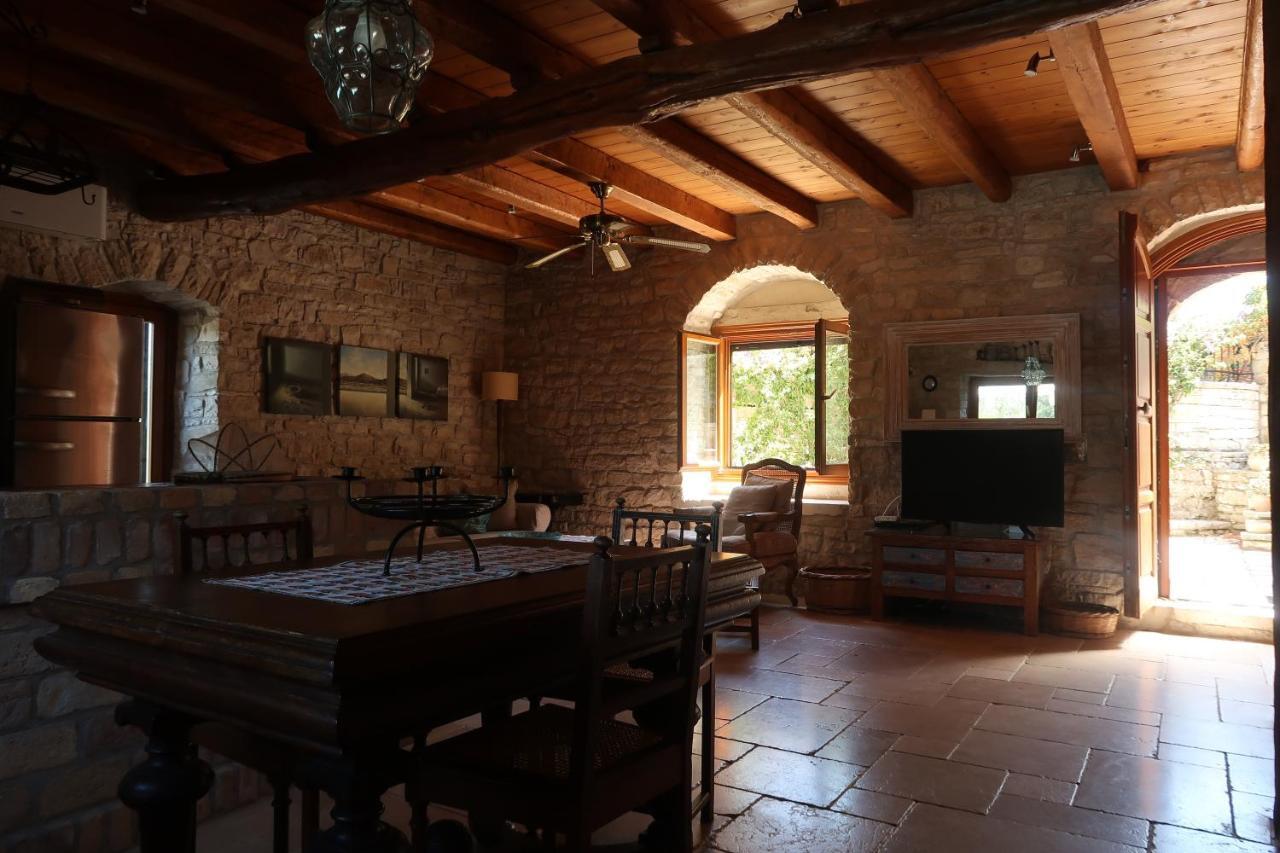 Kiparissi Villa Kourtaiika Exterior photo